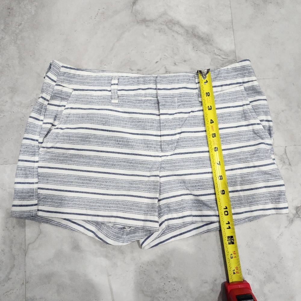 Khakis By Gap The 3” Inseam Short Blue White Chino Shorts, Size 2 - Picture 3 of 5